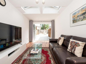3 Storey House House Greater London With Parking Pass The Keys